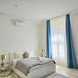 Designer Downtown Gem Apartman
